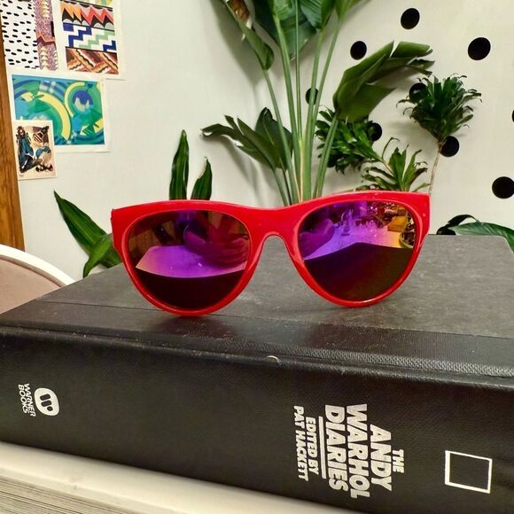 Unique True Vintage 70s / 80s 3D Geometric Ribbed Texture Red Unisex Sunglasses